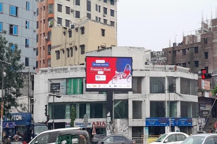 Bijoy Saroni Mor LED billboard in Dhaka, facing Circle