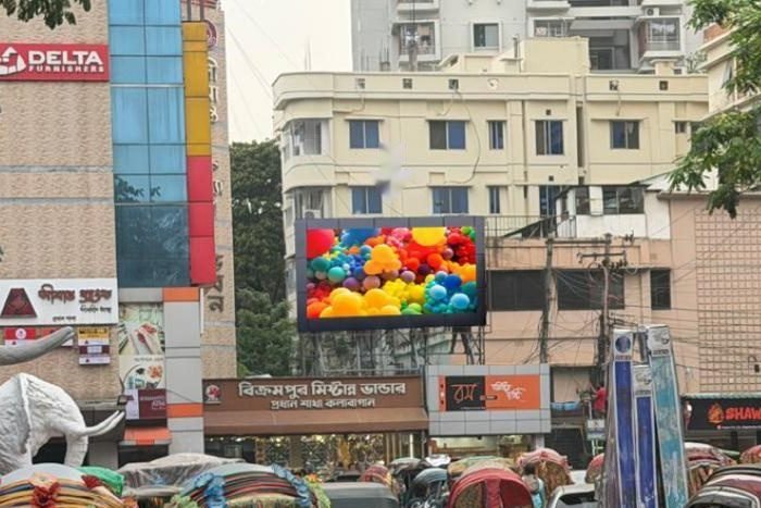 Dahnmondi 02 No. Road (Zigatola) LED billboard in Dhaka, facing Hatirjheel & GMG Mor