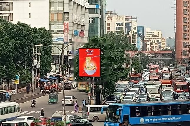 Dhanmondi – 27, Mid Island Opposite of Rapa Plaza LED billboard in Dhaka, facing Asad Gate