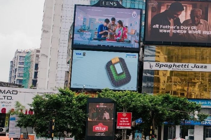Gulshan Circle-2 (North side) Lower Screen LED billboard in Dhaka, facing Gulshan -1