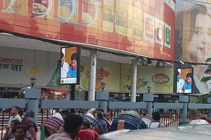Shimanto Square (6 LED Screens) LED billboard in Dhaka, facing Dhanmondi, Road-2